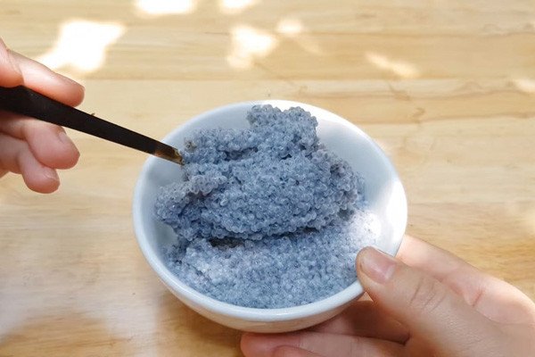 Hạt é đã ngâm nở, sẵn sàng để thêm vào thức uống