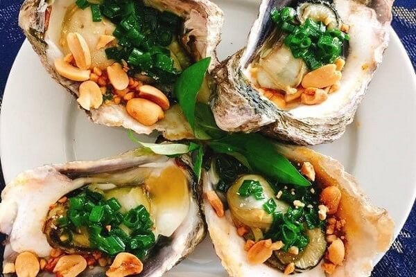 Hàu nướng mỡ hành hấp dẫn, vàng ươm từ lò vi sóng