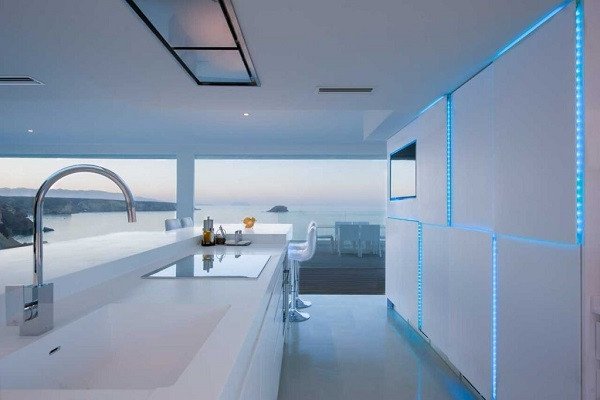 Hệ thống chiếu sáng Hitech trong bếp, tạo điểm nhấn hiện đại và tăng cường ánh sáng chức năng
