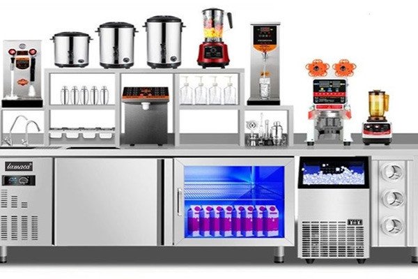 Hệ thống máy móc, thiết bị pha chế hiện đại trong một quán trà sữa chuyên nghiệp