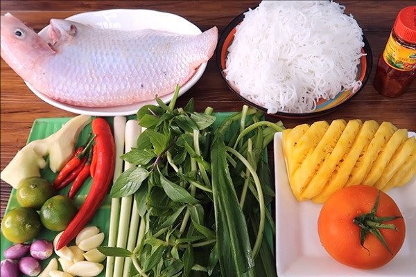 Hình ảnh các nguyên liệu tươi ngon để nấu lẩu Thái cá diêu hồng