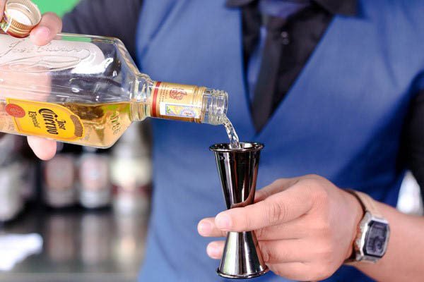 Hình ảnh chai rượu Tequila, nguyên liệu chính pha chế Cocktail Margarita
