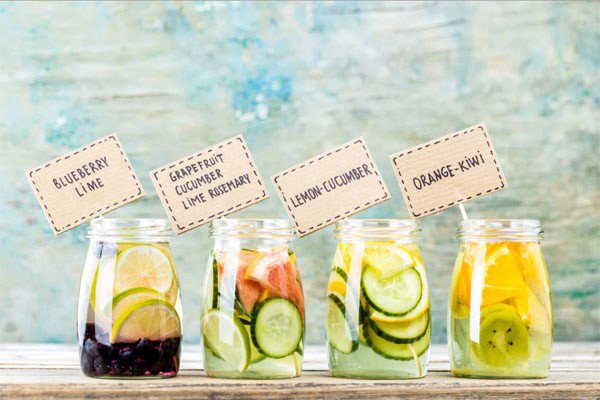 Hình ảnh minh họa cách làm nước Detox trái cây tươi giúp thanh lọc cơ thể tại nhà