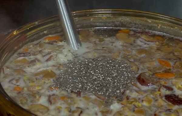 Hoàn tất chè dưỡng nhan với nhãn nhục và hạt chia