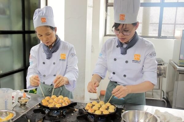 Học cách làm Takoyaki ngon chuẩn vị Nhật Bản