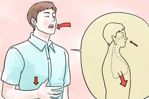 Học viên đang luyện tập thanh nhạc tại nhà với công cụ hỗ trợ