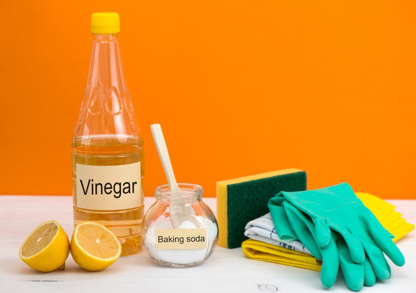 Hỗn hợp baking soda và giấm giúp loại bỏ cặn bẩn trên bếp điện