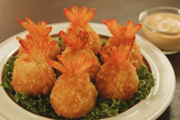 Hộp bánh khoai môn chiên đã bảo quản, sẵn sàng chiên lại và thưởng thức