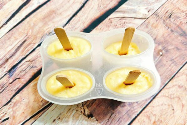 Hộp hoặc khuôn đựng kem đậu xanh sau khi hoàn thành