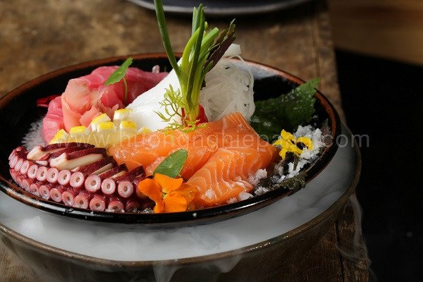 Hướng dẫn kỹ thuật cắt sashimi cá tươi sống