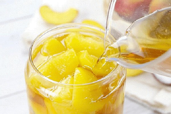 Hướng dẫn làm đào ngâm tại nhà để dùng cho kem trà đào