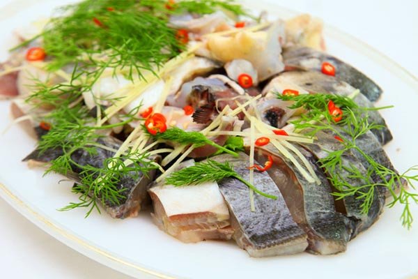 Hướng dẫn sơ chế cá tầm loại bỏ nhớt và mùi tanh hiệu quả tại nhà
