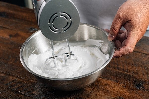 Kem tươi trong hộp giấy, nguyên liệu phổ biến trong làm bánh