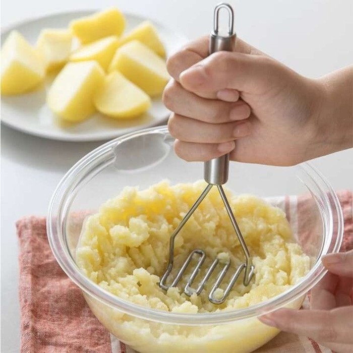 Khoai lang đã hấp chín được nghiền nhuyễn