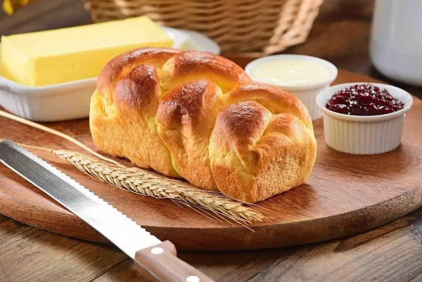Khối bột bánh mì hoa cúc đã tạo hình tết bím đẹp mắt sẵn sàng ủ