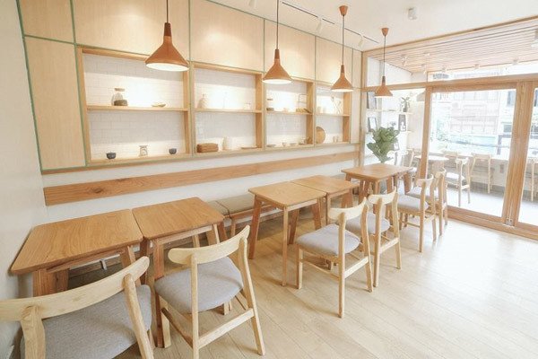 không gian thưởng thức sữa chua thoải mái