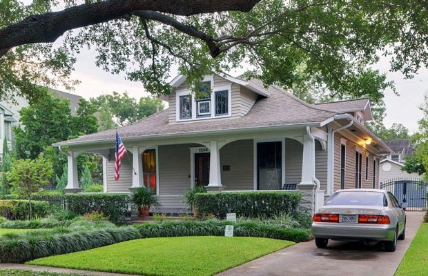 Bungalow Là Gì: Khám Phá Kiến Trúc Nghỉ Dưỡng Độc Đáo Kiểu nhà bungalow hiện đại ở Mỹ