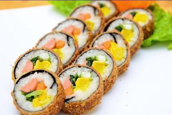 Kimbap chiên vàng giòn hấp dẫn