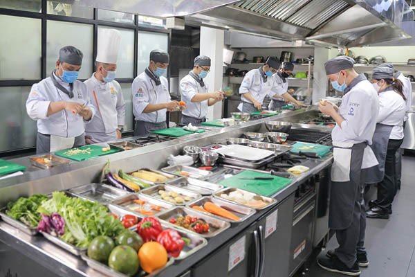 Kỹ năng tạo hình rau củ cho món Âu