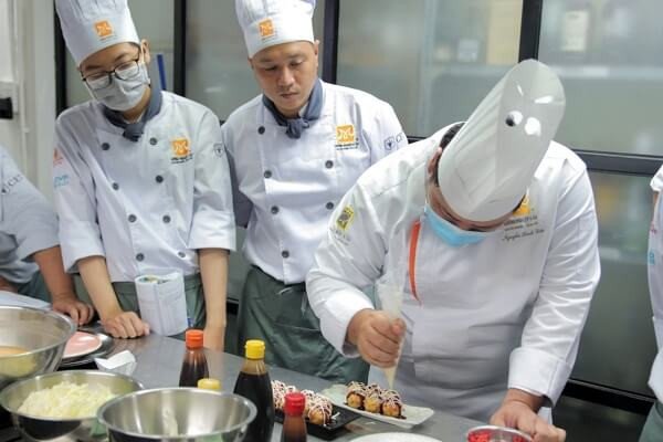 Kỹ năng trang trí món ăn đường phố Nhật đẹp mắt