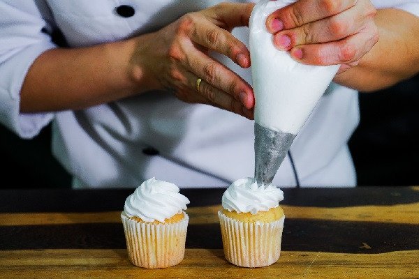 Kỹ thuật bắt kem trang trí tạo hình xoắn ốc cho cupcake sinh nhật