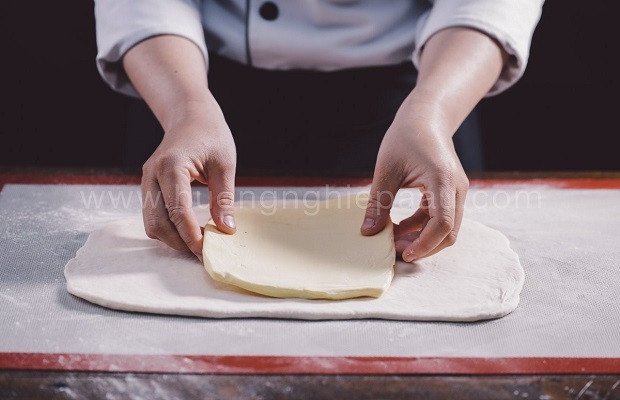 Kỹ thuật cán bột chuẩn để làm đế bánh Tart trái cây giòn rụm