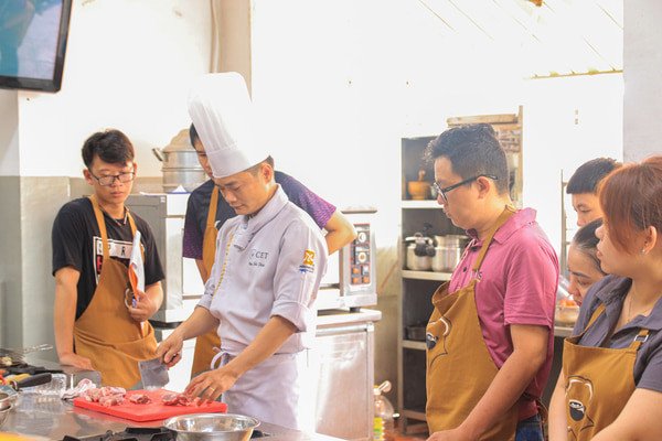 Kỹ thuật làm trứng lòng đào cho mì trộn đúng chuẩn