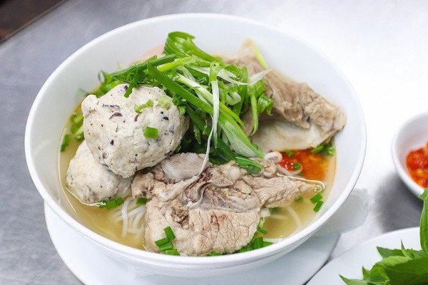 Bí Quyết Nấu Bún Mọc Và Bún Sườn Heo Ngon Chuẩn Vị Kỹ thuật sơ chế xương heo để nấu nước dùng bún mọc chuẩn vị