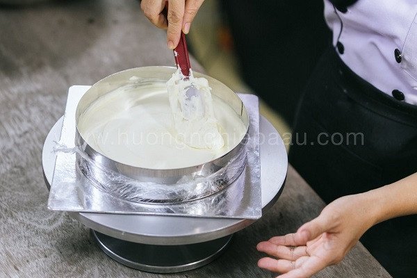 Kỹ thuật xếp lớp bánh Tiramisu socola đẹp mắt và chuẩn công thức