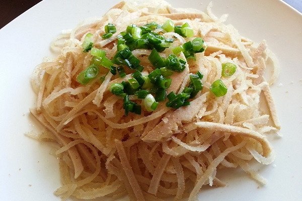 Làm bì thịt heo chuẩn vị cho món bánh mì hấp