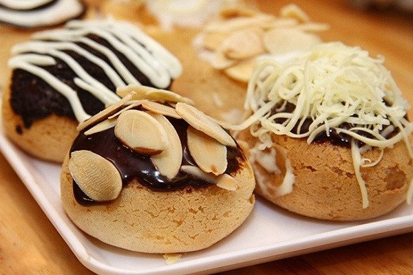 Làm nhân kem và topping cho bánh su