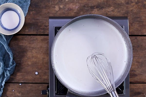 Làm nước cốt dừa sương sáo sánh mịn hấp dẫn với bột năng