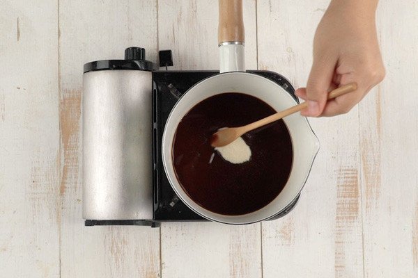 Làm thạch cà phê đơn giản tại nhà cho món cà phê dừa