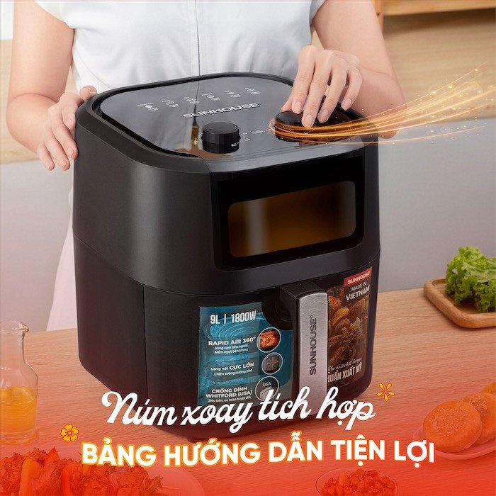Lật mặt vịt trong quá trình nướng bằng nồi chiên không dầu để đảm bảo chín đều