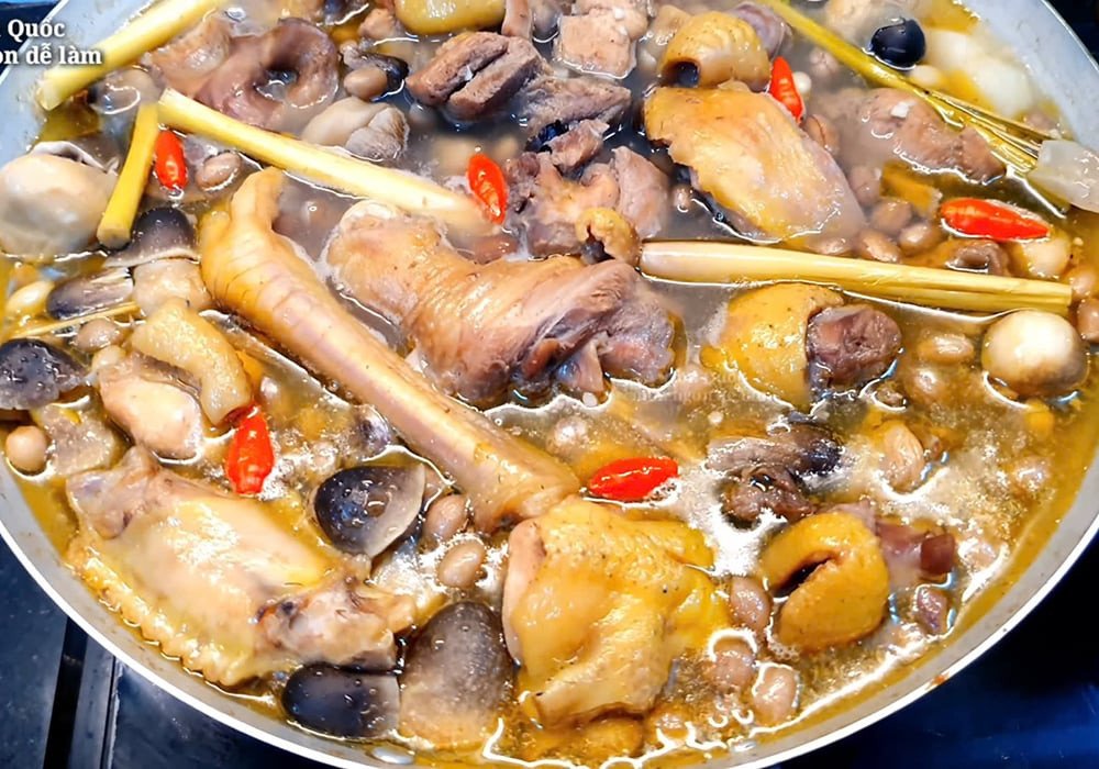 Lẩu gà chọi thịt săn chắc, ngon khó cưỡng
