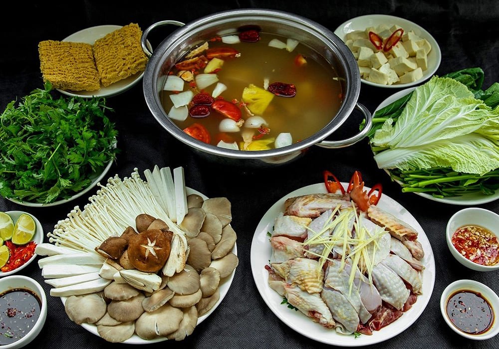 Lẩu gà ngải cứu bổ dưỡng, tốt cho sức khỏe