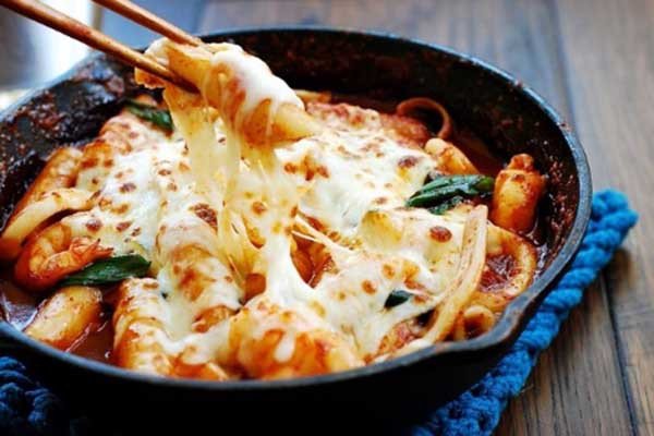 Khám Phá Công Thức Lẩu Tokbokki Phô Mai Đậm Đà Chuẩn Vị Lẩu Tokbokki phô mai hải sản nóng hổi