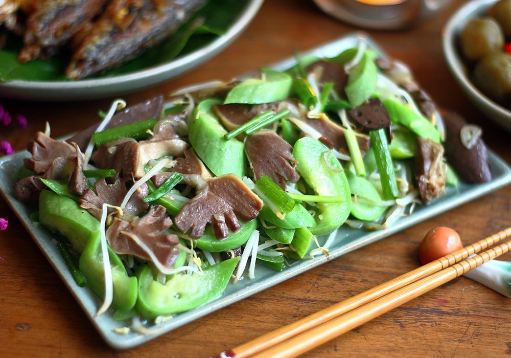 Tổng Hợp Cách Làm Lòng Gà Xào Ngon Đậm Vị Tại Nhà Lòng gà xào mướp tươi ngon, đậm đà hương vị đồng quê