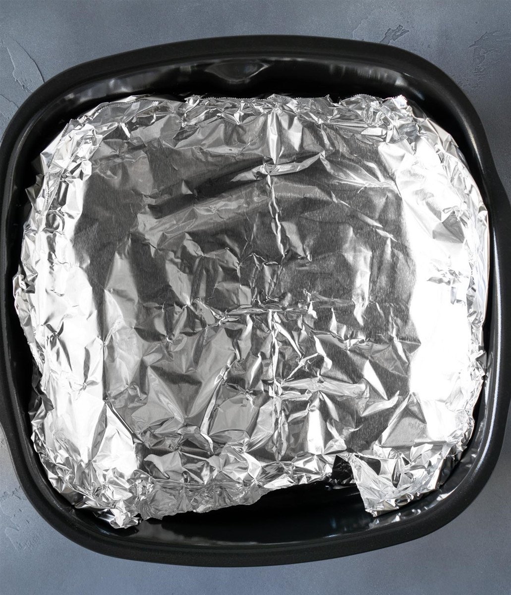 Lót một lớp giấy bạc vào nồi chiên không dầu