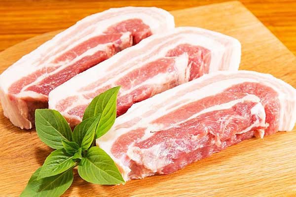 Lựa chọn thịt ba rọi tươi ngon làm bánh bá trạng