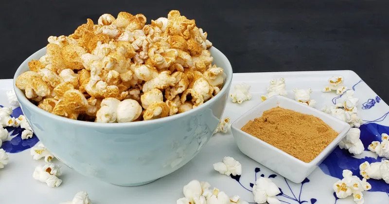 Lượng bắp rang bơ vừa đủ trong nồi chiên không dầu để bắp nổ đều