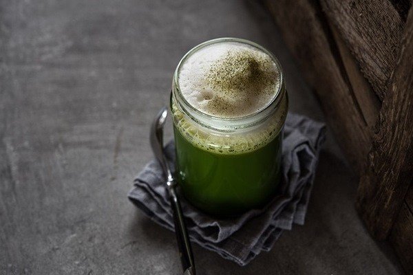 Ly Matcha Macchiato xanh tươi có lớp kem sữa béo ngậy trên cùng