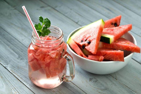 Ly nước Detox dưa hấu và bạc hà mát lạnh hỗ trợ thải độc gan hiệu quả