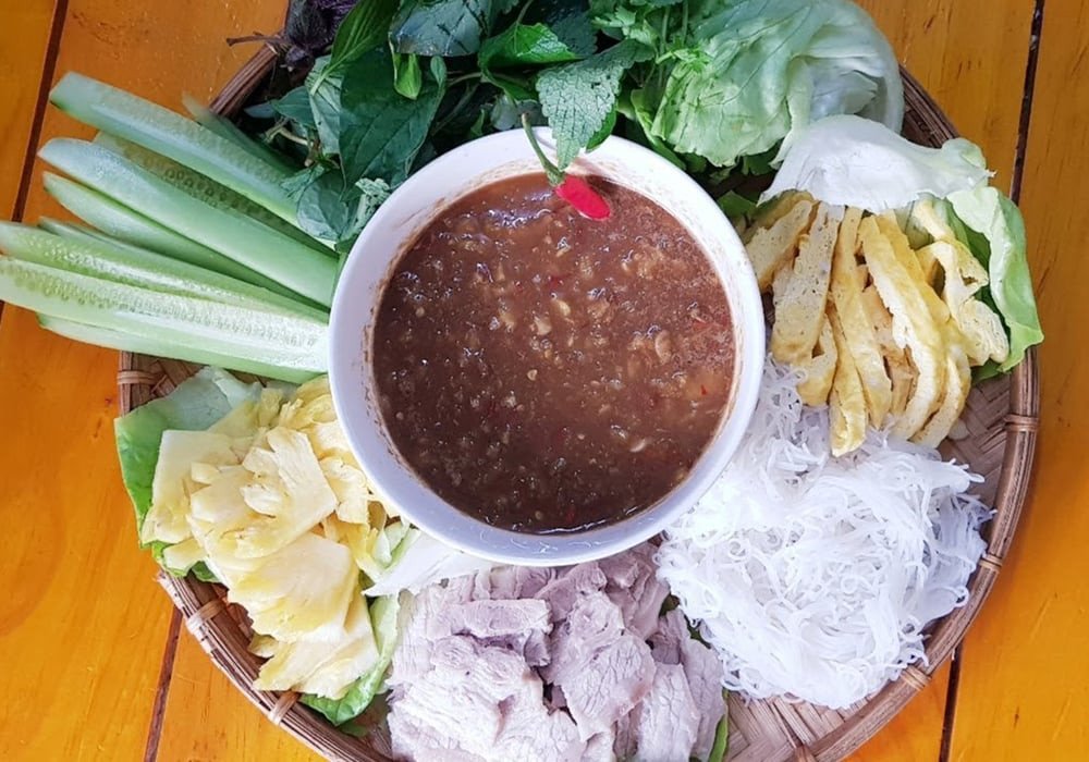 Mắm nêm dứa chấm thịt luộc
