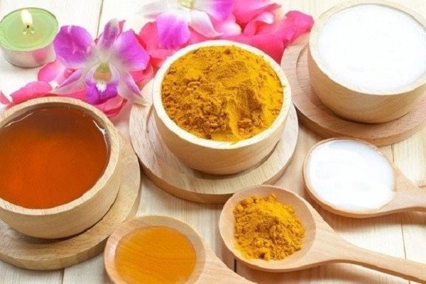 mặt nạ nghệ tươi giúp chăm sóc da sau khi nặn mụn, giảm thâm