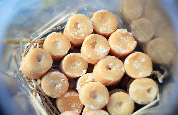 Bí Quyết Làm Bánh Bò Thốt Nốt Mềm Xốp Chuẩn Vị An Giang Mẹo chọn đường thốt nốt nguyên chất chất lượng cho món bánh bò