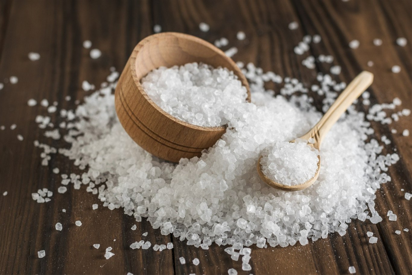 Mẹo dùng muối để làm sạch vết rỉ sét trên nồi chiên không dầu hiệu quả