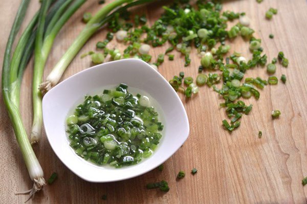 Bí Quyết Làm Bánh Bèo Chén Truyền Thống Thơm Ngon Tại Gia Mỡ hành thơm lừng cho bánh bèo chén truyền thống