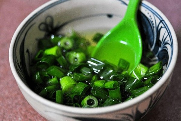 Mỡ hành thơm lừng làm món sò nướng thêm phần hấp dẫn
