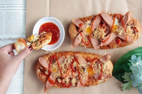 Món bánh mì nướng muối ớt được nướng trong lò vàng đều thơm ngon